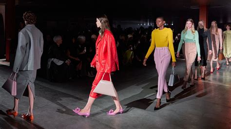 Tous les looks du défilé Prada AW23